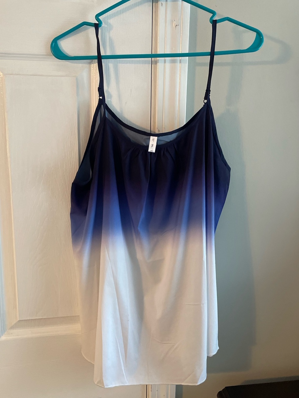 Rosegal Women's Ombre Navy to White Tank Top
